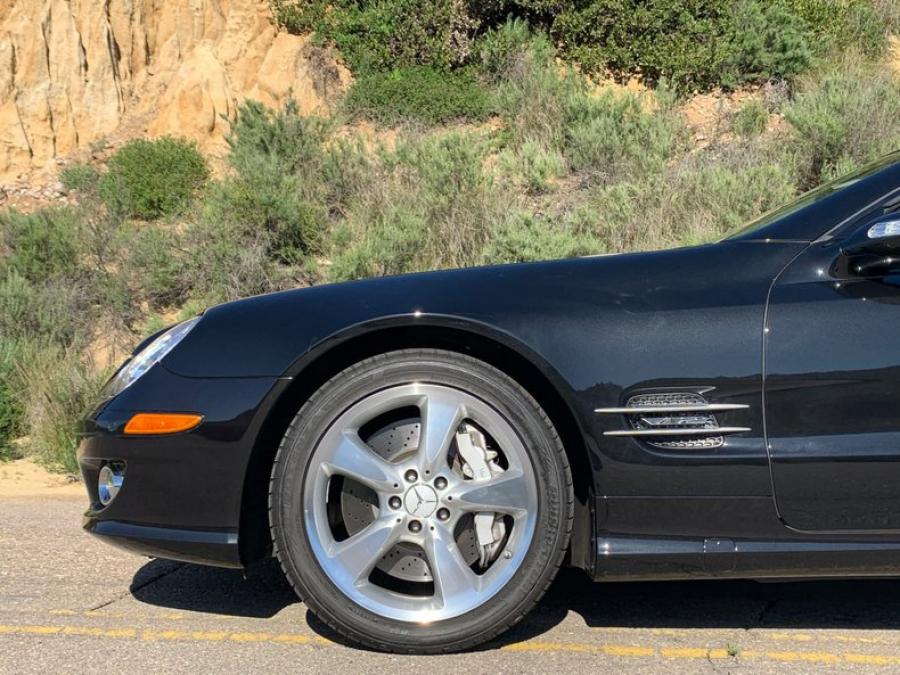 Детали экстерьера Mercedes-Benz SL600 (R230) 2007 года  (фото 32 из 189)
